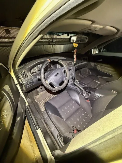 Volvo V70 II 2001, bild 2 av 4