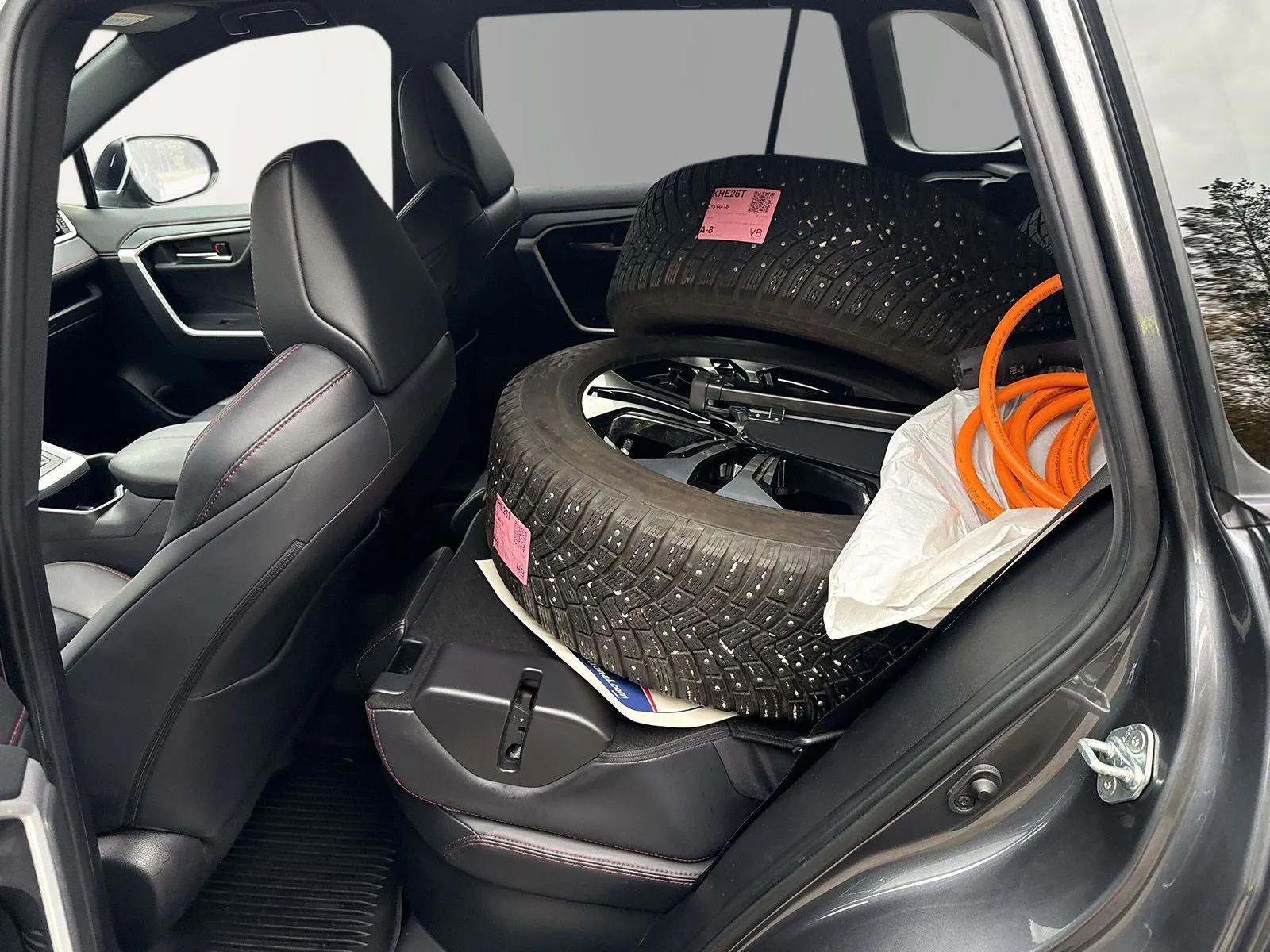 Toyota RAV4 Plug-in Hybrid X Edition Drag Fotsteg Vinterhjul, bild 11 av 12
