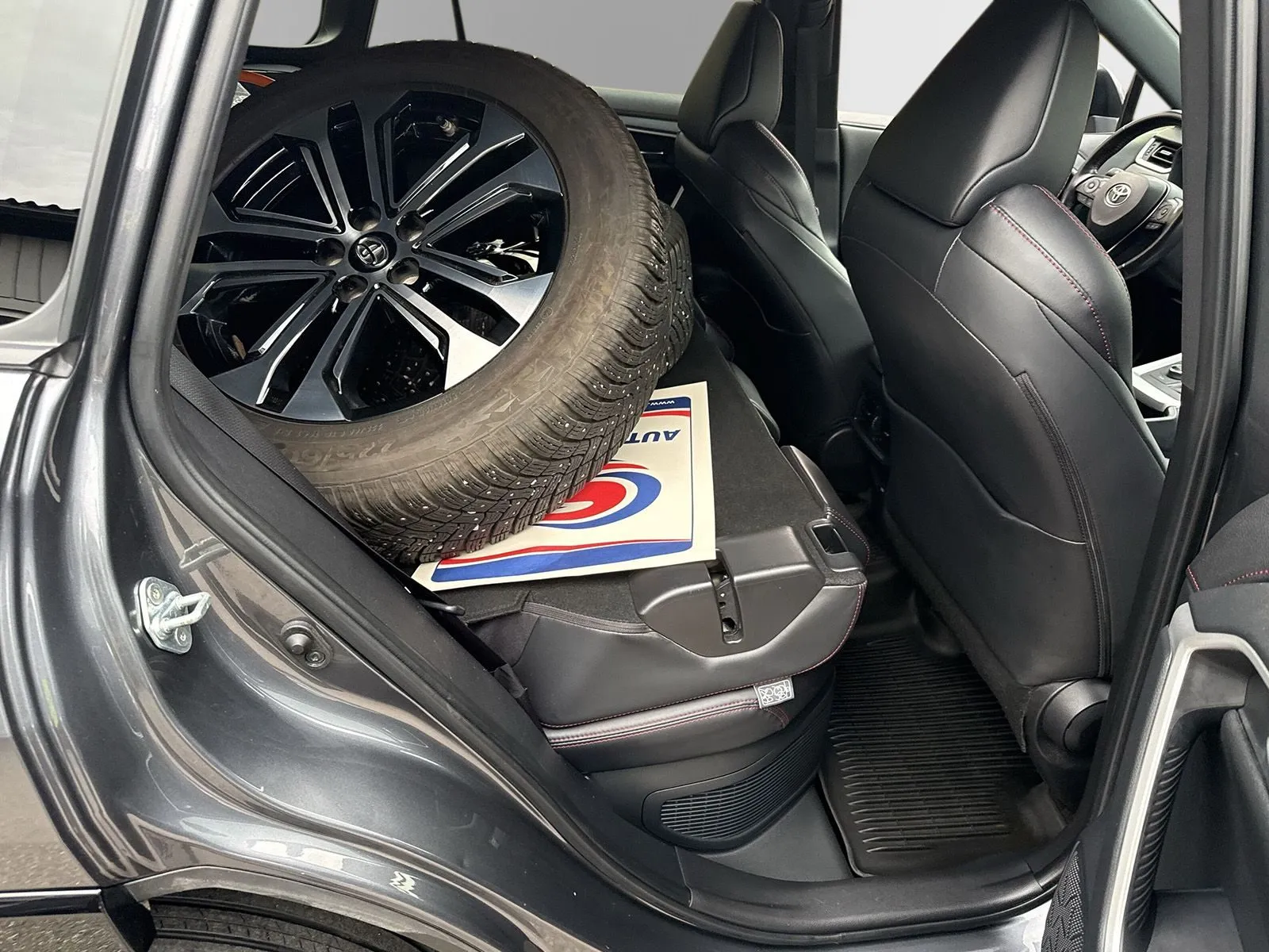 Toyota RAV4 Plug-in Hybrid X Edition Drag Fotsteg Vinterhjul, bild 7 av 12