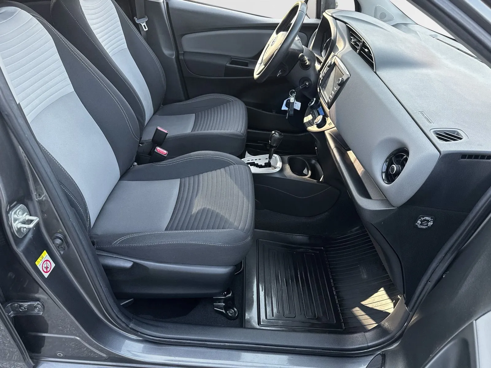 Toyota Yaris Hybrid Active Motorv V-hjul Exljus, bild 6 av 12