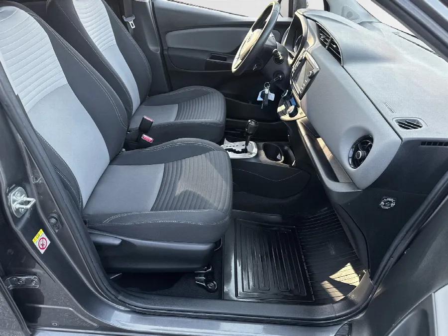 Toyota Yaris Hybrid Active Motorv V-hjul Exljus, bild 6 av 12