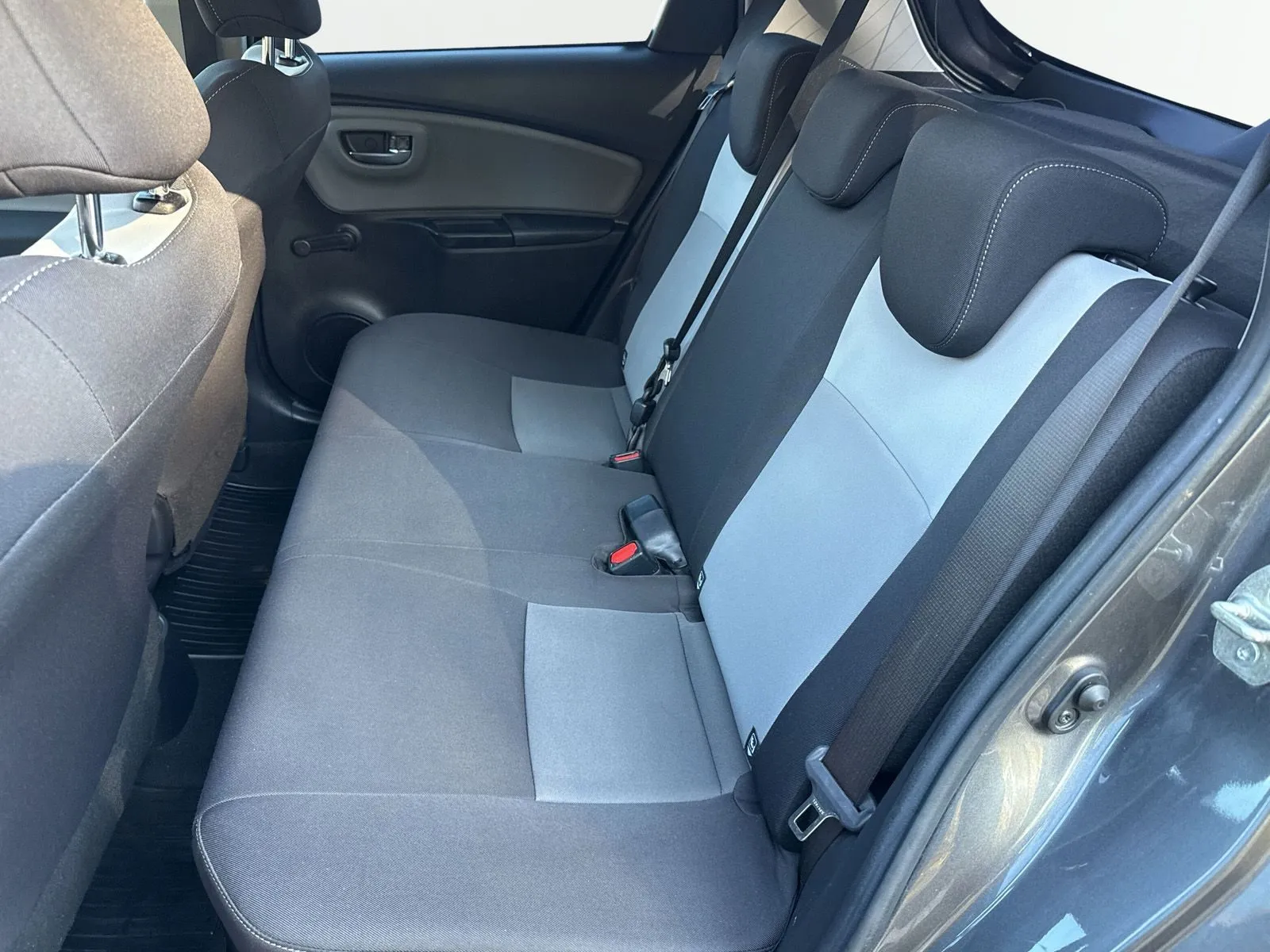 Toyota Yaris Hybrid Active Motorv V-hjul Exljus, bild 11 av 12