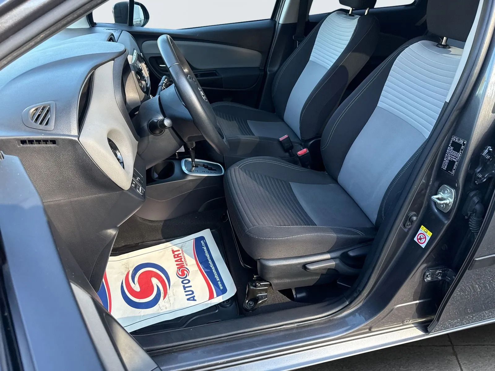 Toyota Yaris Hybrid Active Motorv V-hjul Exljus, bild 12 av 12