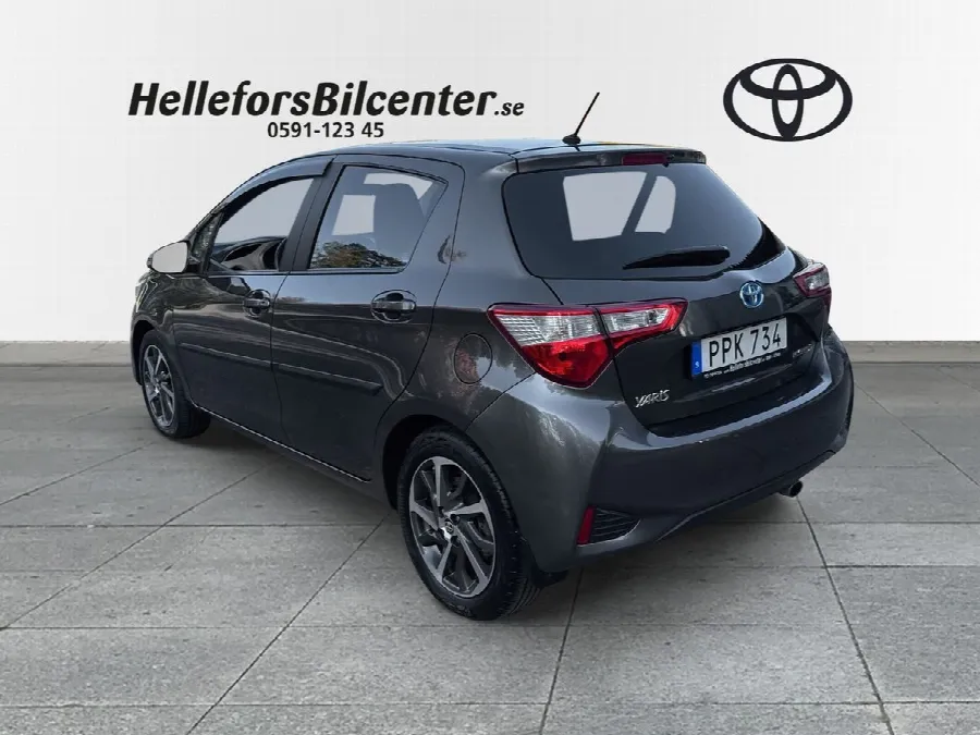 Toyota Yaris Hybrid Active Motorv V-hjul Exljus, bild 2 av 12
