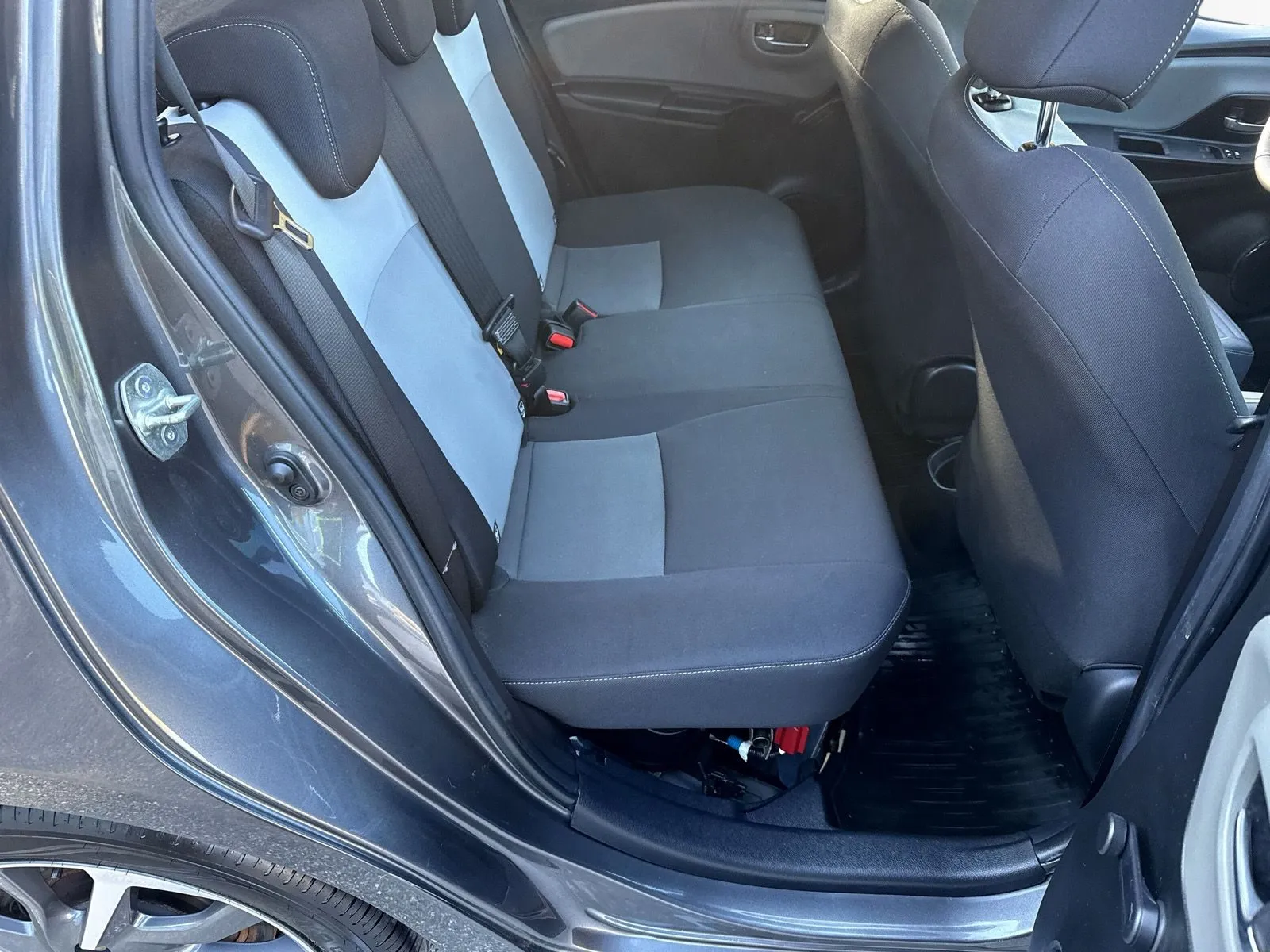 Toyota Yaris Hybrid Active Motorv V-hjul Exljus, bild 7 av 12