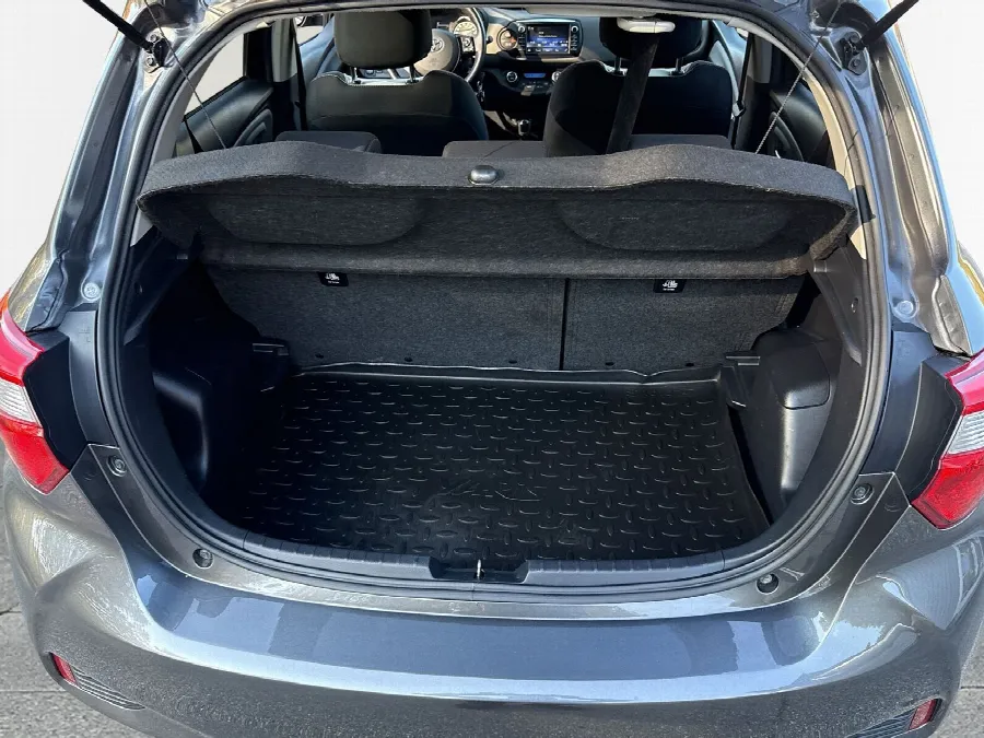 Toyota Yaris Hybrid Active Motorv V-hjul Exljus, bild 10 av 12