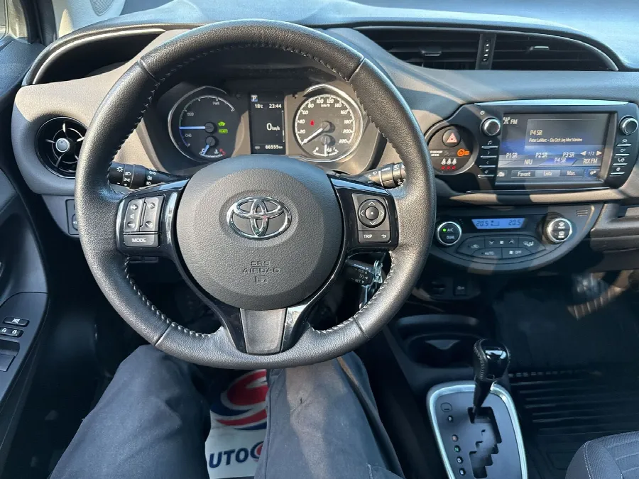 Toyota Yaris Hybrid Active Motorv V-hjul Exljus, bild 9 av 12