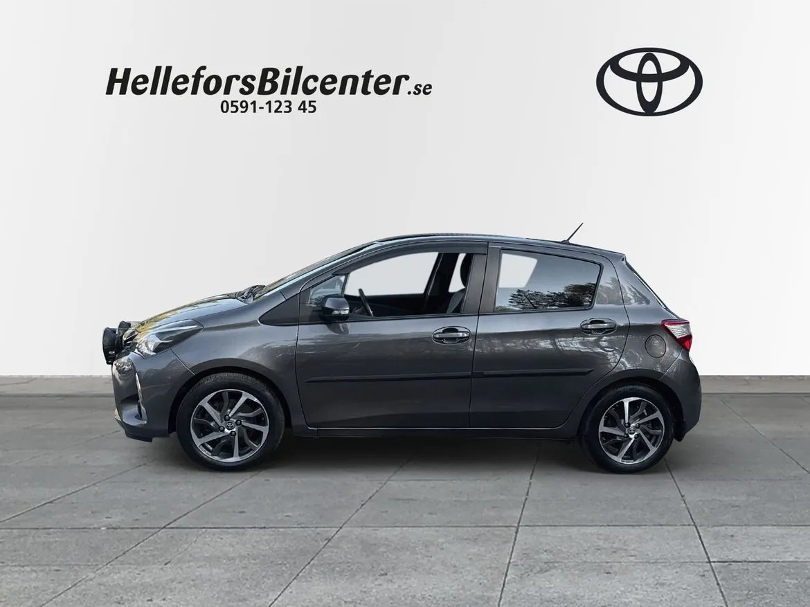 Toyota Yaris Hybrid Active Motorv V-hjul Exljus, bild 3 av 12