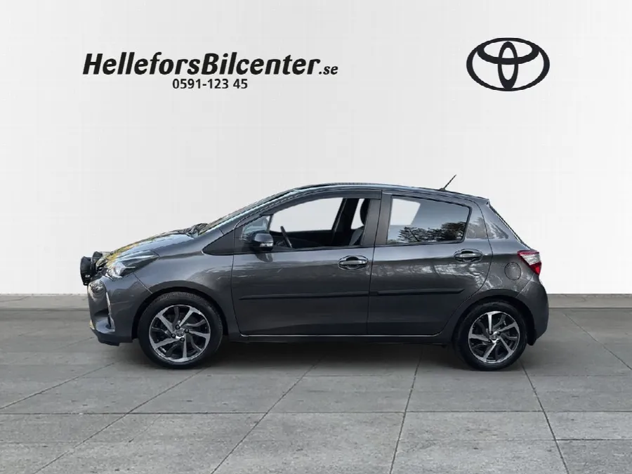 Toyota Yaris Hybrid Active Motorv V-hjul Exljus, bild 3 av 12