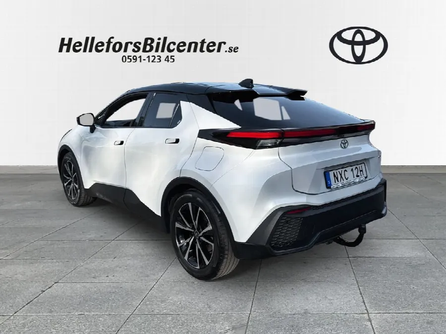 Toyota C-HR Hybrid CHR Style Teknik DRAG LED ramp Vhjul Carplay, bild 2 av 12