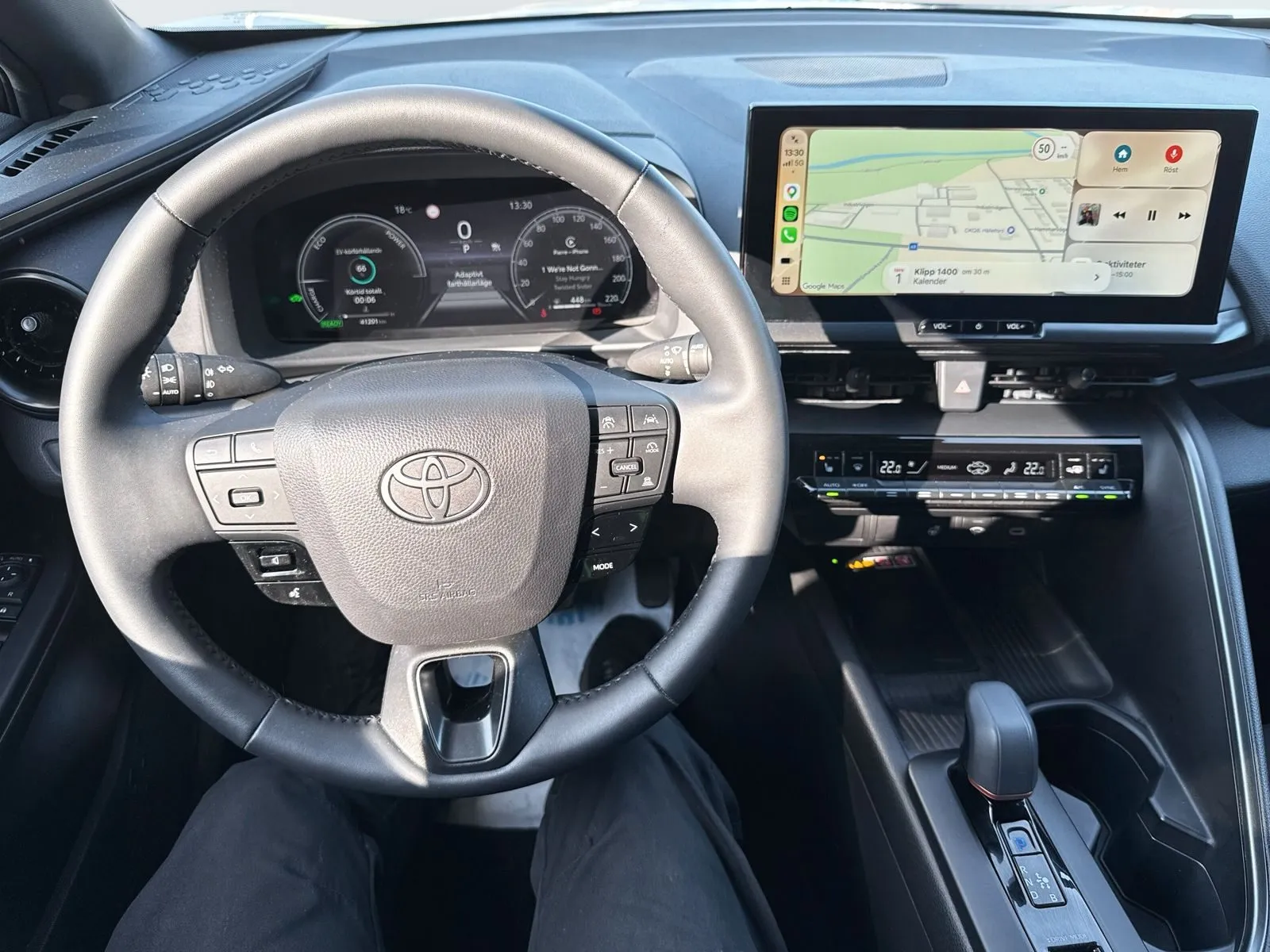 Toyota C-HR Hybrid CHR Style Teknik DRAG LED ramp Vhjul Carplay, bild 9 av 12