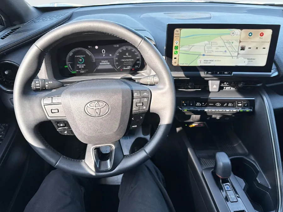 Toyota C-HR Hybrid CHR Style Teknik DRAG LED ramp Vhjul Carplay, bild 9 av 12