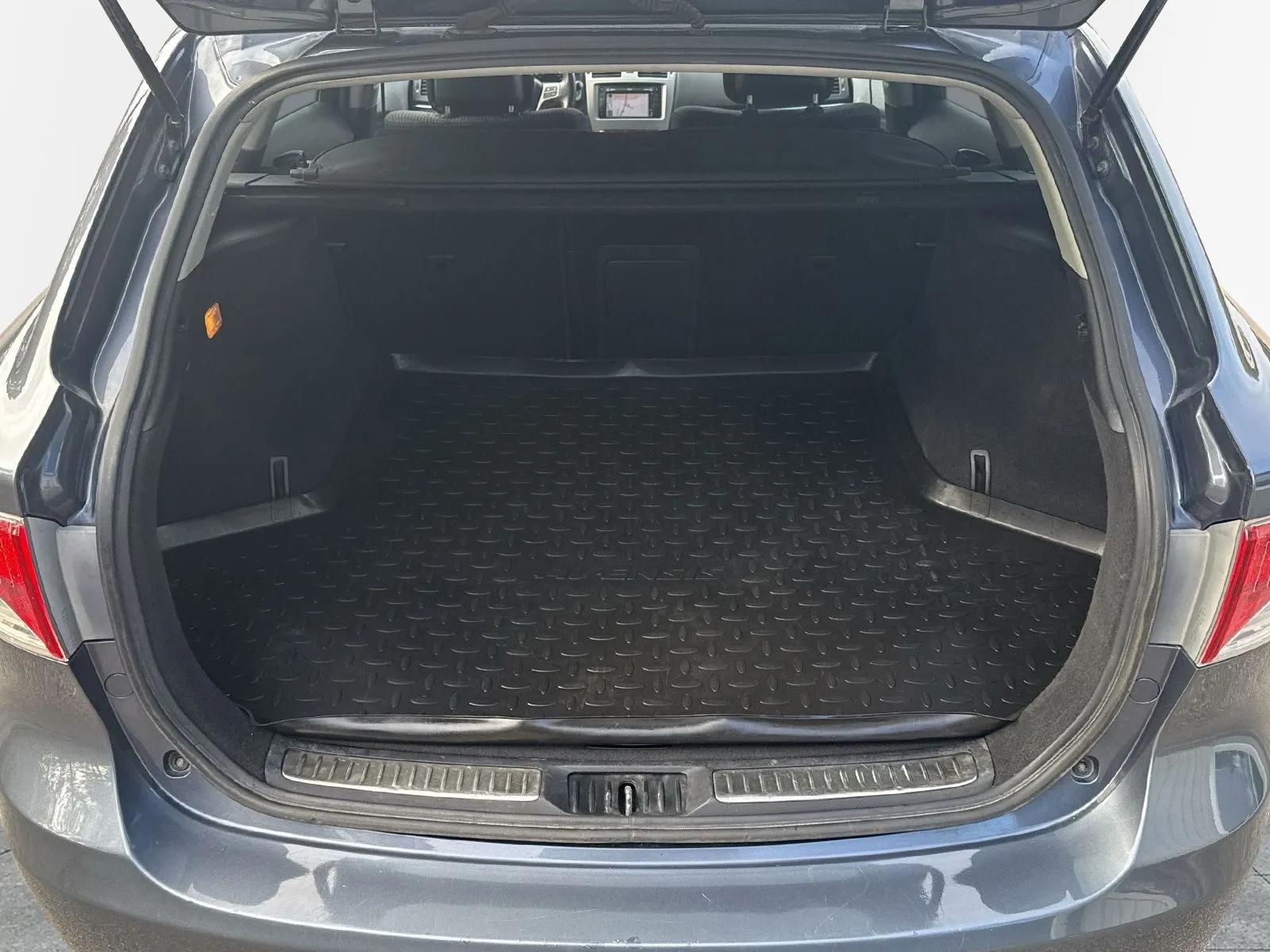 Toyota Avensis Kombi TS 147hk Chrome Edition Backkamera Vinterjul Blåtand, bild 10 av 12