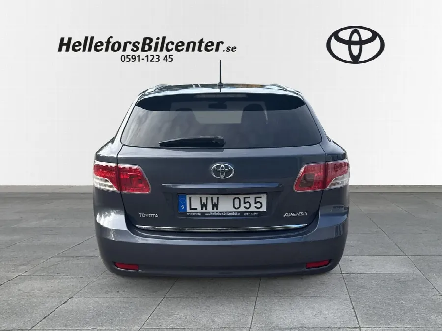 Toyota Avensis Kombi TS 147hk Chrome Edition Backkamera Vinterjul Blåtand, bild 4 av 12