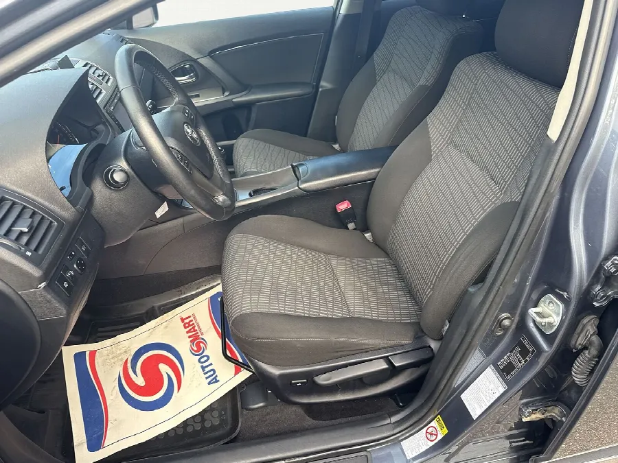 Toyota Avensis Kombi TS 147hk Chrome Edition Backkamera Vinterjul Blåtand, bild 12 av 12