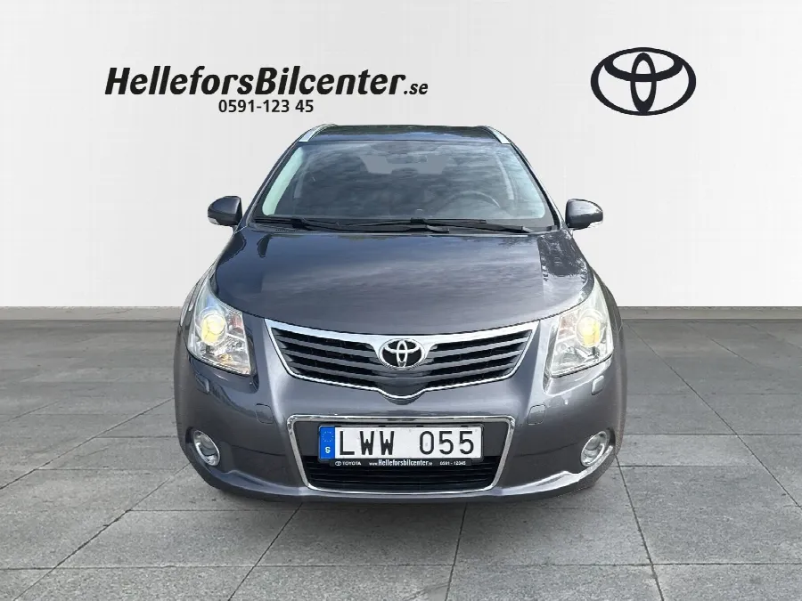Toyota Avensis Kombi TS 147hk Chrome Edition Backkamera Vinterjul Blåtand, bild 5 av 12