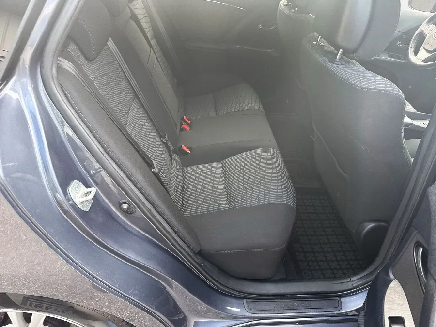 Toyota Avensis Kombi TS 147hk Chrome Edition Backkamera Vinterjul Blåtand, bild 7 av 12