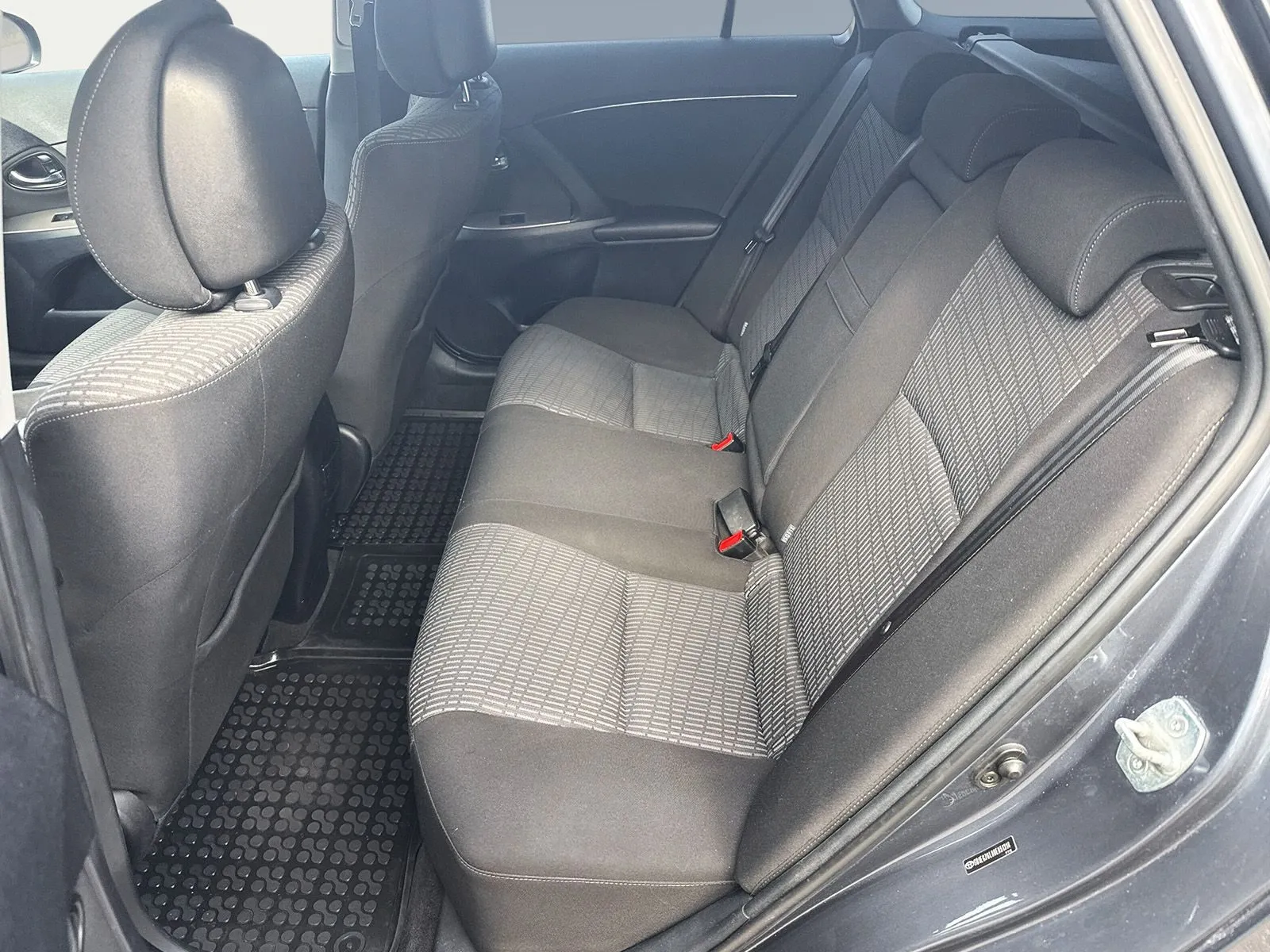 Toyota Avensis Kombi TS 147hk Chrome Edition Backkamera Vinterjul Blåtand, bild 11 av 12