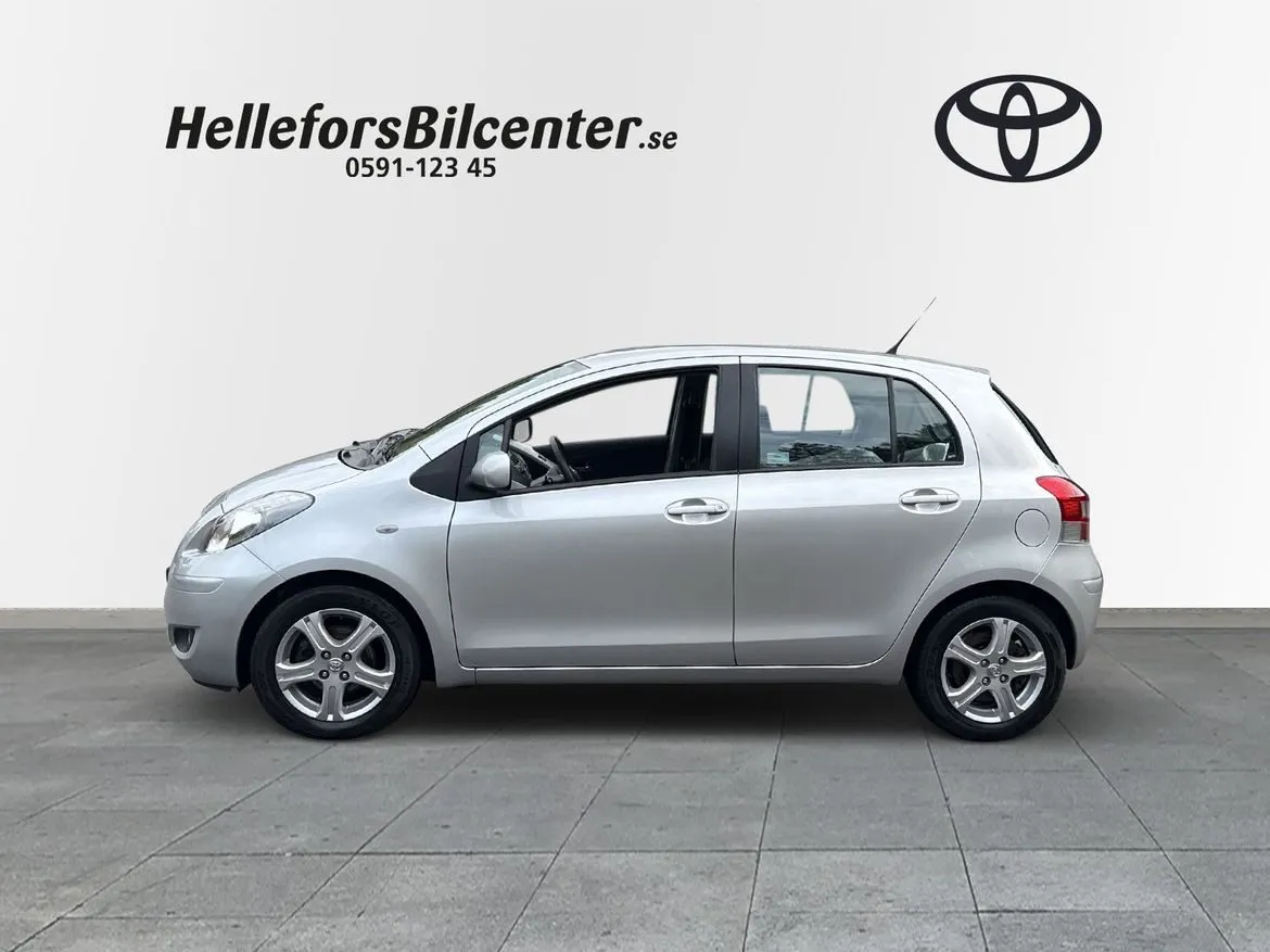 Toyota Yaris 1,33 100hk Backsensorer Vinterhjul, bild 3 av 12