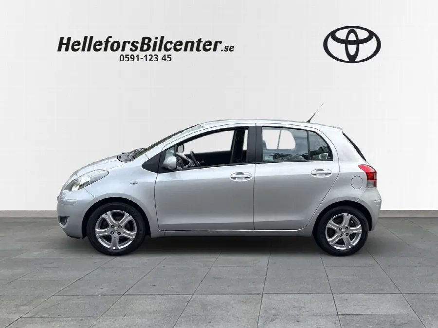 Toyota Yaris 1,33 100hk Backsensorer Vinterhjul, bild 3 av 12
