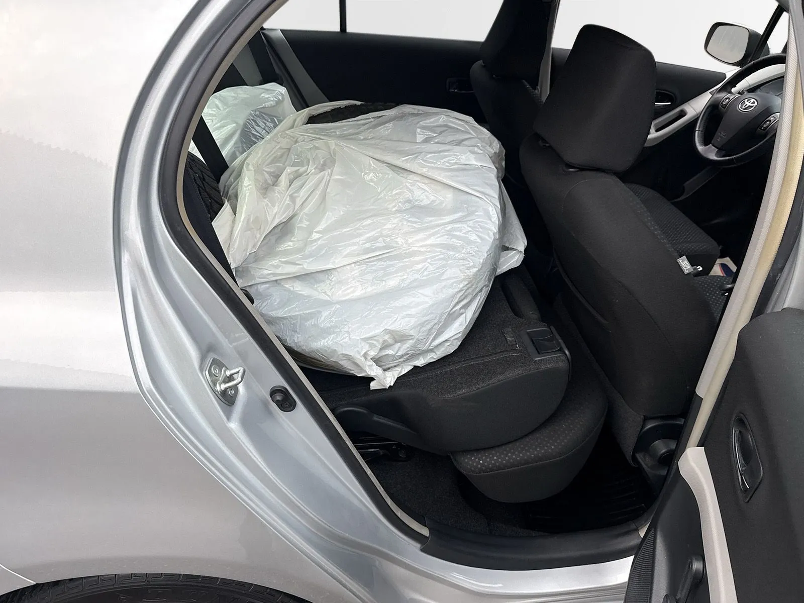 Toyota Yaris 1,33 100hk Backsensorer Vinterhjul, bild 7 av 12