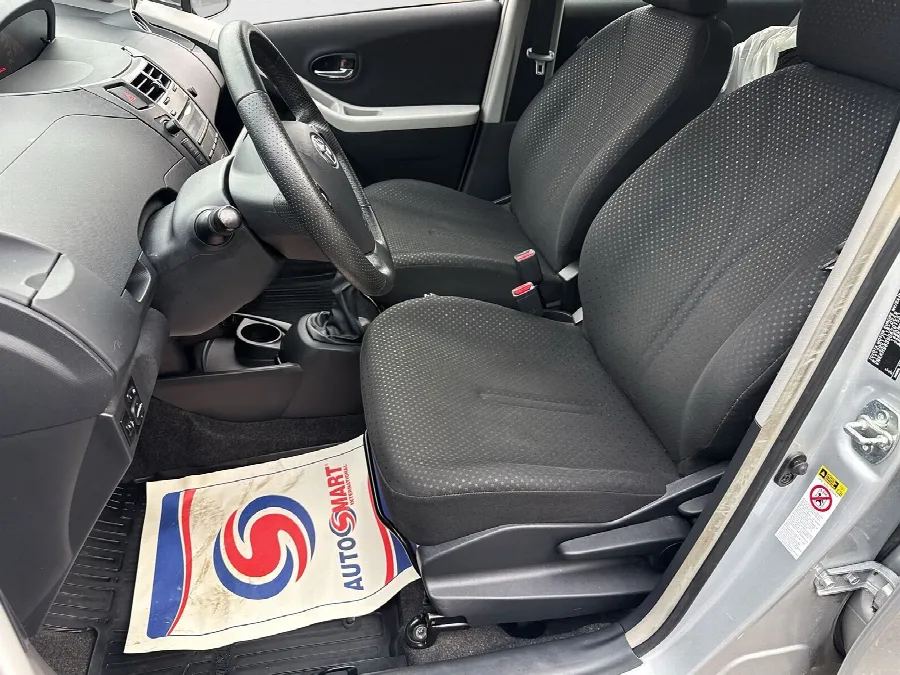 Toyota Yaris 1,33 100hk Backsensorer Vinterhjul, bild 12 av 12