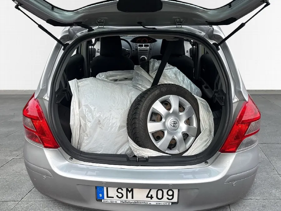 Toyota Yaris 1,33 100hk Backsensorer Vinterhjul, bild 10 av 12