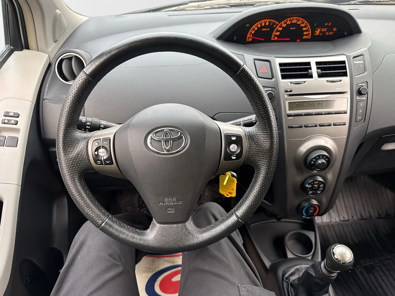 Toyota Yaris 1,33 100hk Backsensorer Vinterhjul, bild 9 av 12