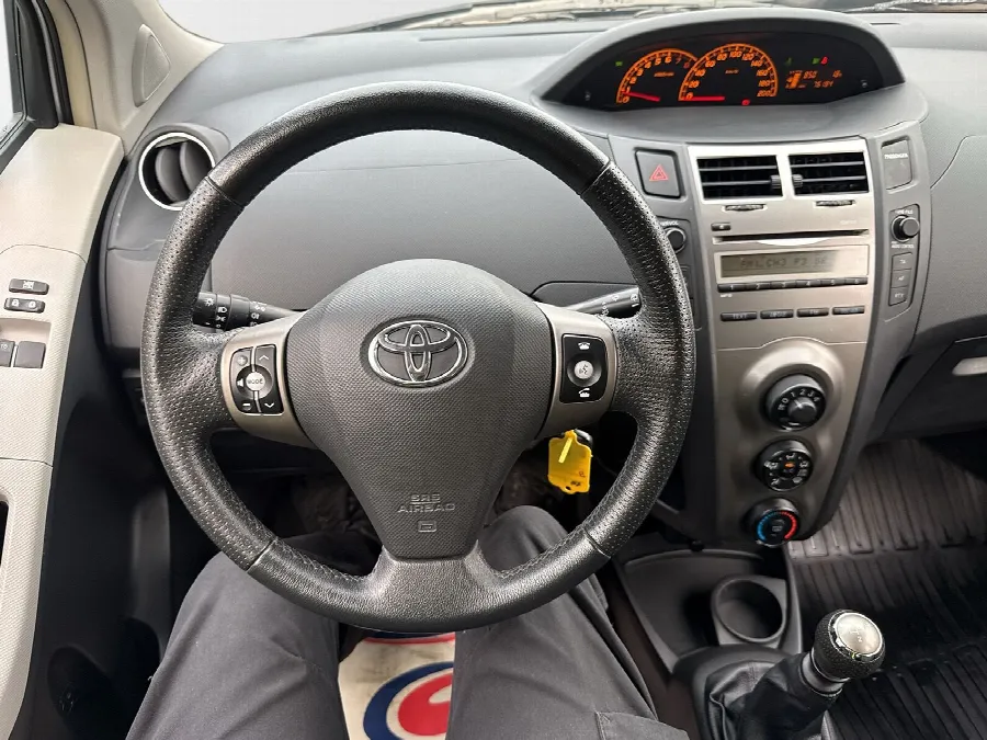 Toyota Yaris 1,33 100hk Backsensorer Vinterhjul, bild 9 av 12