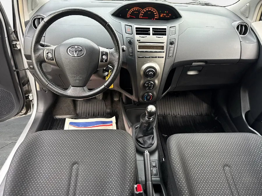 Toyota Yaris 1,33 100hk Backsensorer Vinterhjul, bild 8 av 12