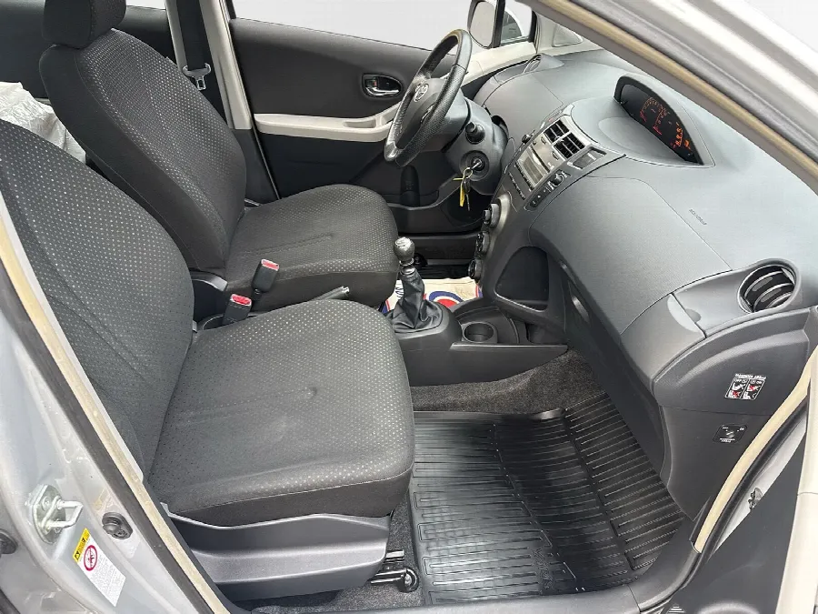Toyota Yaris 1,33 100hk Backsensorer Vinterhjul, bild 6 av 12