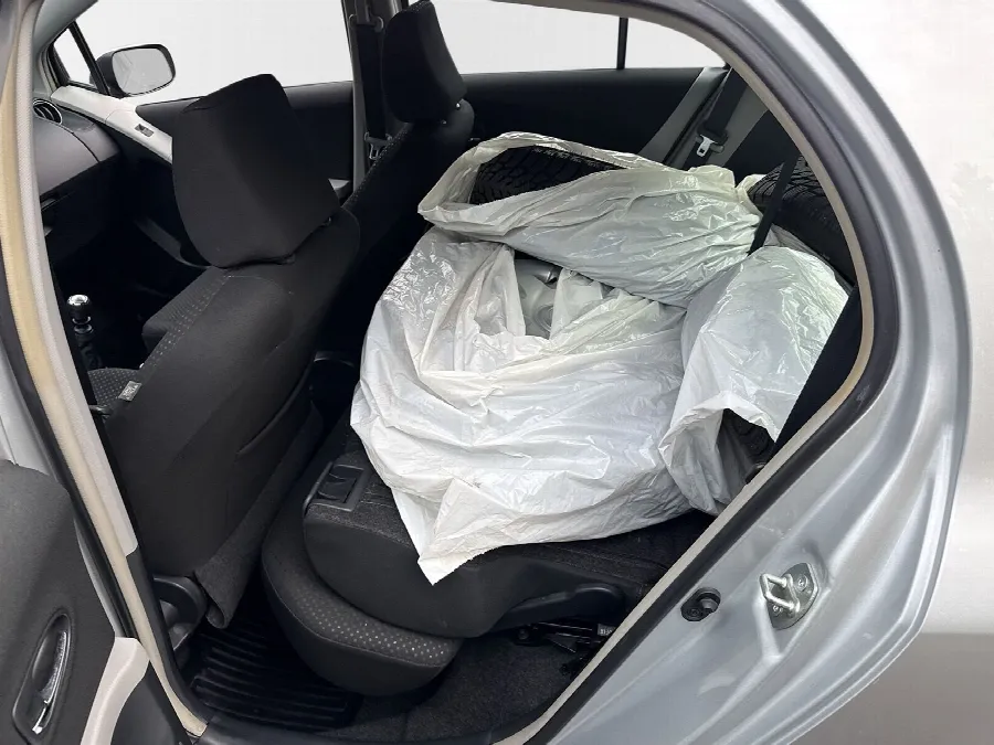 Toyota Yaris 1,33 100hk Backsensorer Vinterhjul, bild 11 av 12