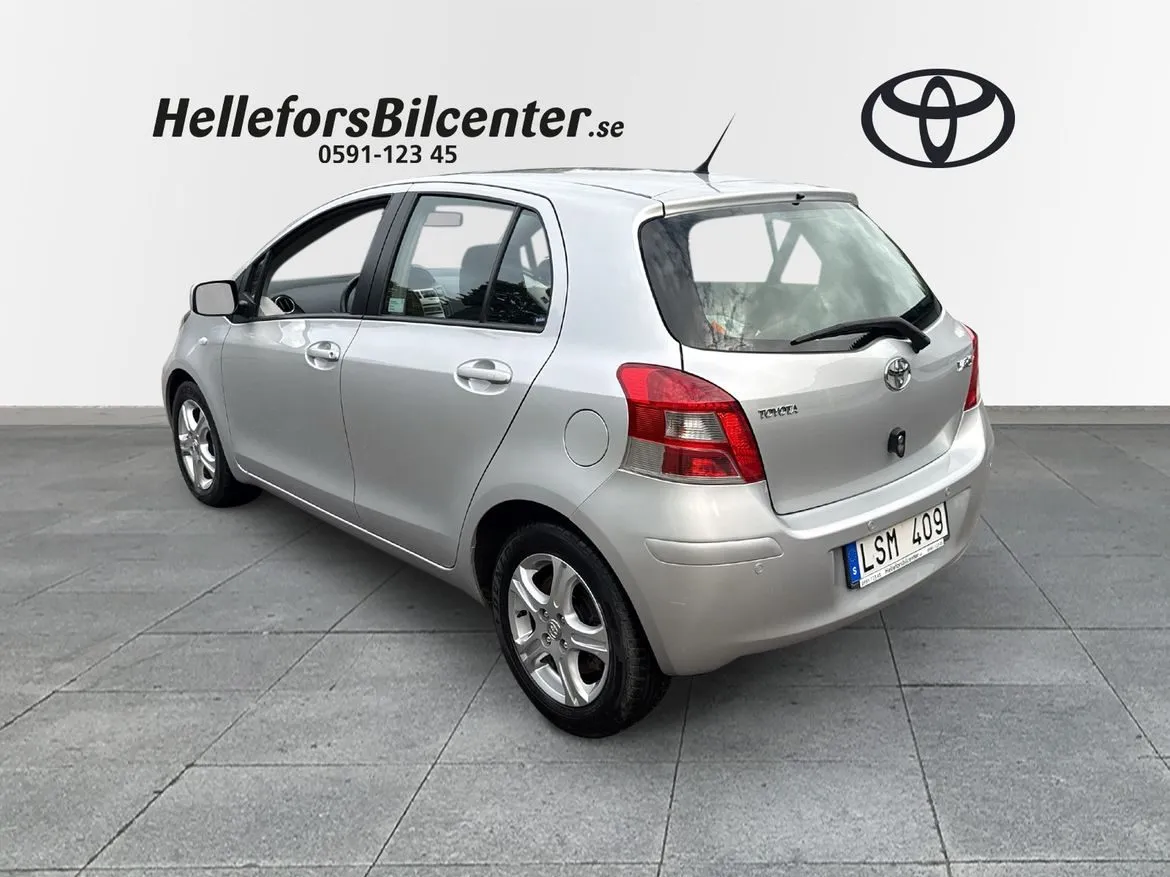 Toyota Yaris 1,33 100hk Backsensorer Vinterhjul, bild 2 av 12
