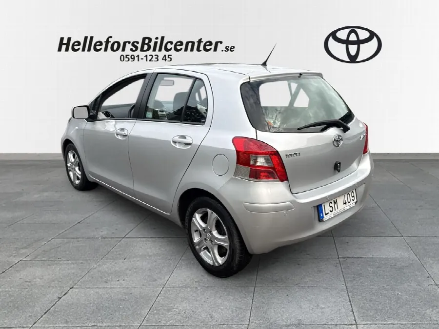 Toyota Yaris 1,33 100hk Backsensorer Vinterhjul, bild 2 av 12