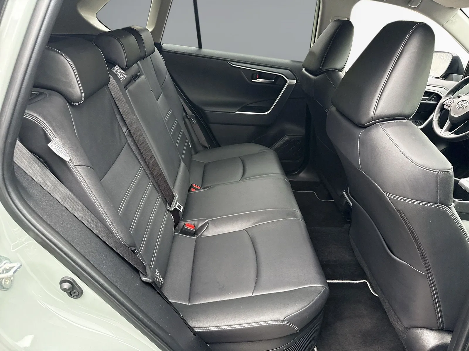 Toyota RAV4 Hybrid AWD-i 222hk Executiv Vinterhjul Carplay Skinn, bild 7 av 12