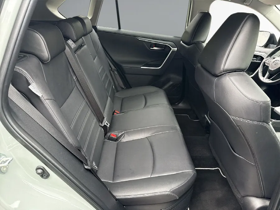 Toyota RAV4 Hybrid AWD-i 222hk Executiv Vinterhjul Carplay Skinn, bild 7 av 12
