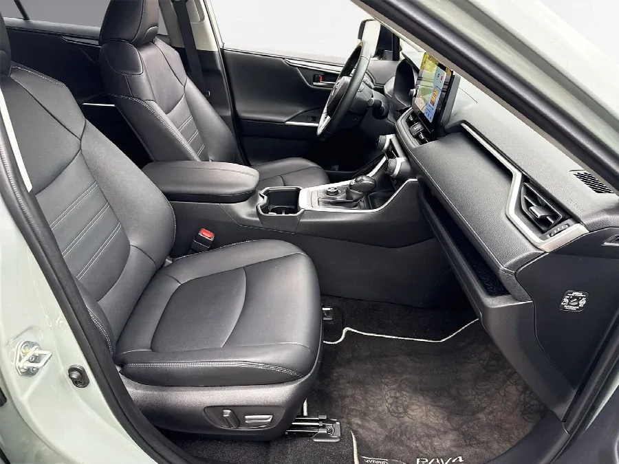 Toyota RAV4 Hybrid AWD-i 222hk Executiv Vinterhjul Carplay Skinn, bild 6 av 12