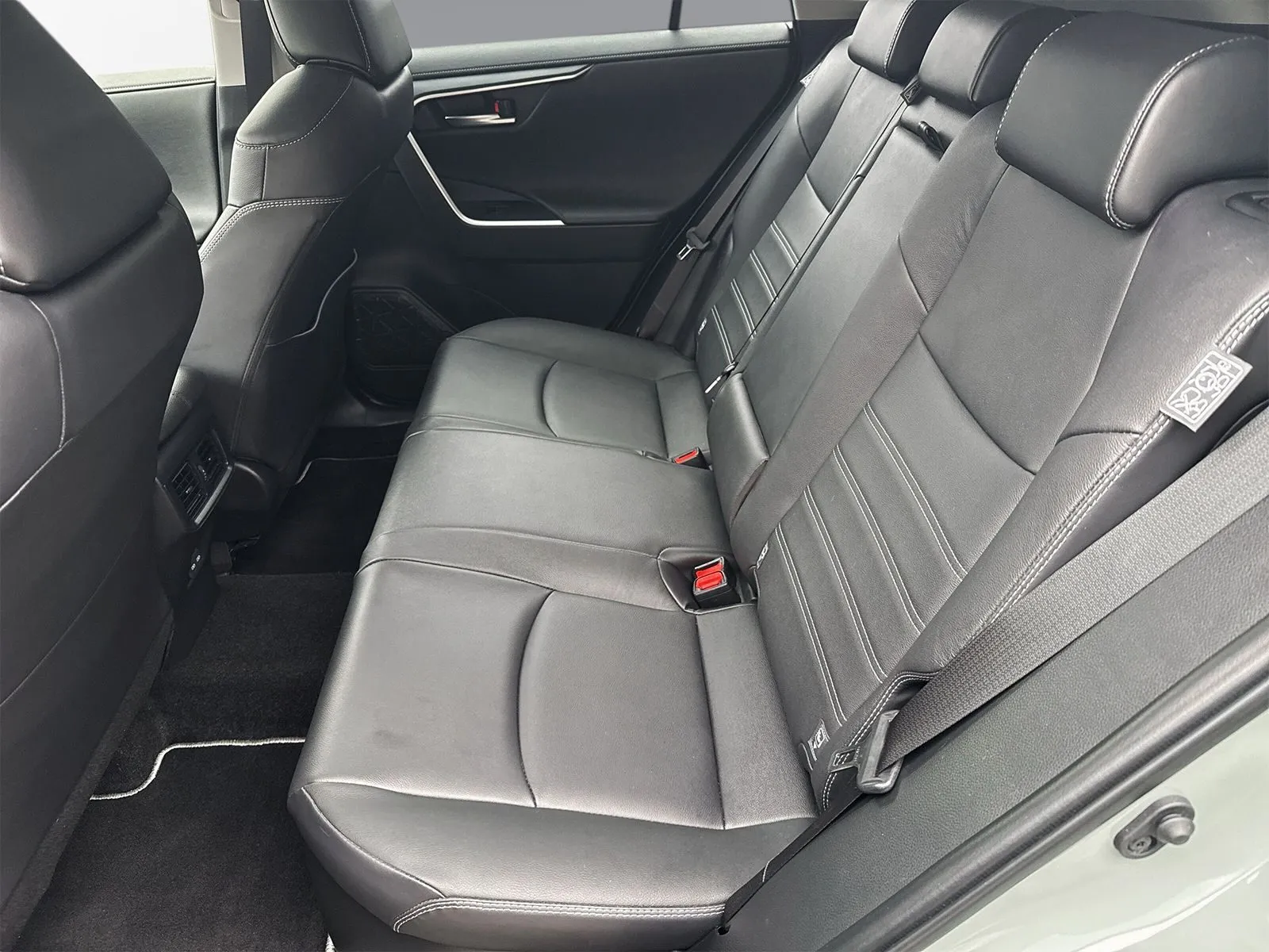 Toyota RAV4 Hybrid AWD-i 222hk Executiv Vinterhjul Carplay Skinn, bild 11 av 12