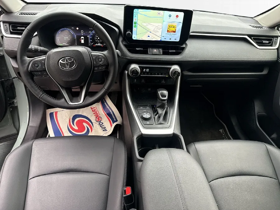 Toyota RAV4 Hybrid AWD-i 222hk Executiv Vinterhjul Carplay Skinn, bild 8 av 12