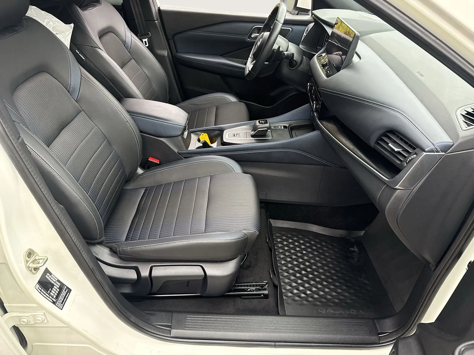 Nissan Qashqai MHEV AUT 360-kamera RattV HUD Carplay Vhjul, bild 6 av 12