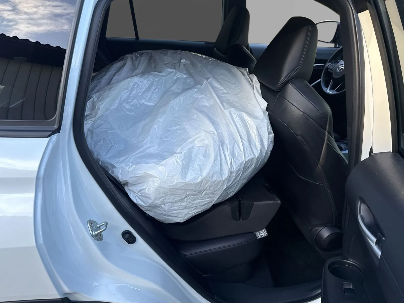 Toyota Corolla Cross Hybrid AWD-i Executiv Skinn JBL Vhjul Carplay, bild 7 av 12