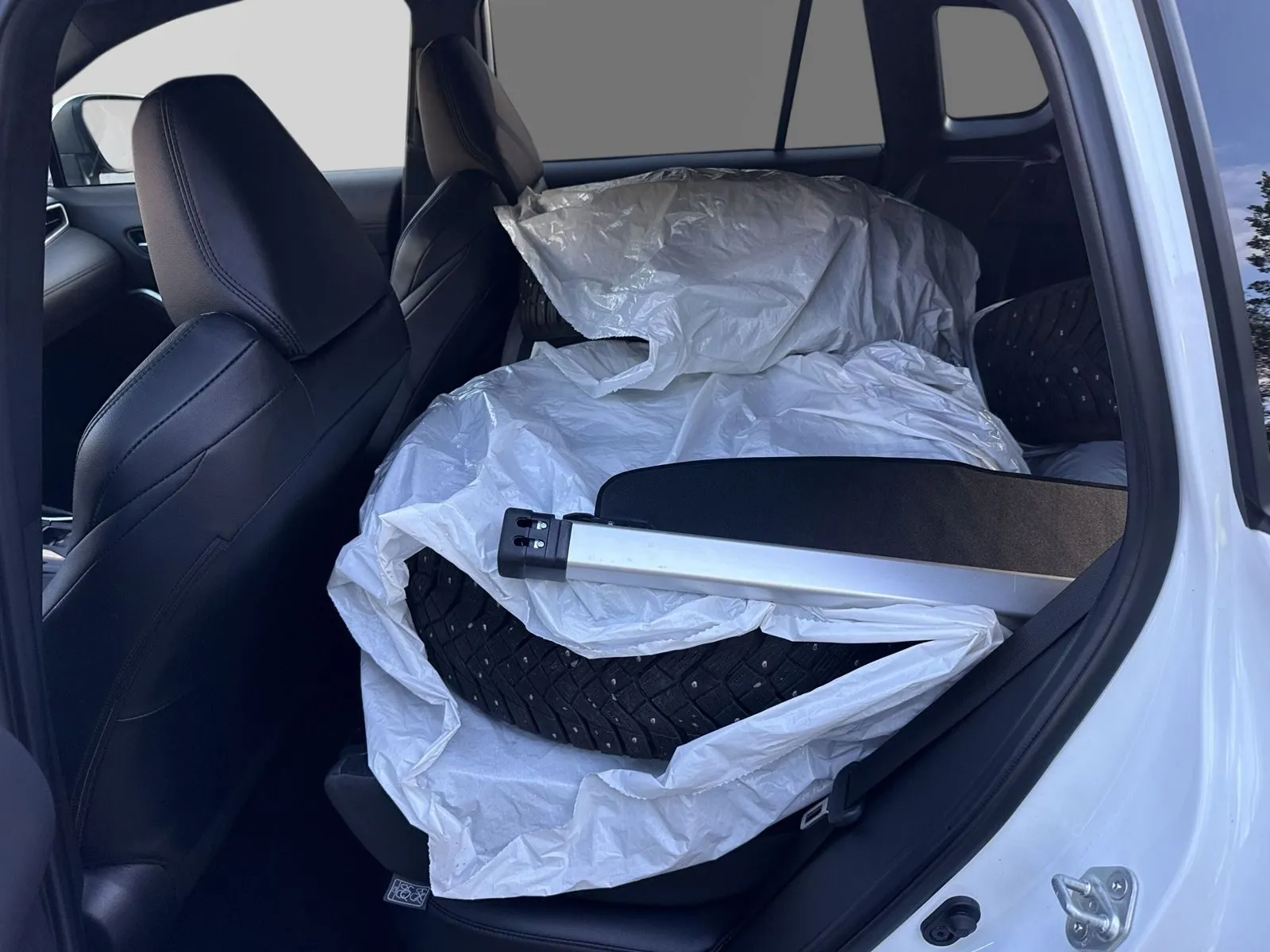 Toyota Corolla Cross Hybrid AWD-i Executiv Skinn JBL Vhjul Carplay, bild 11 av 12