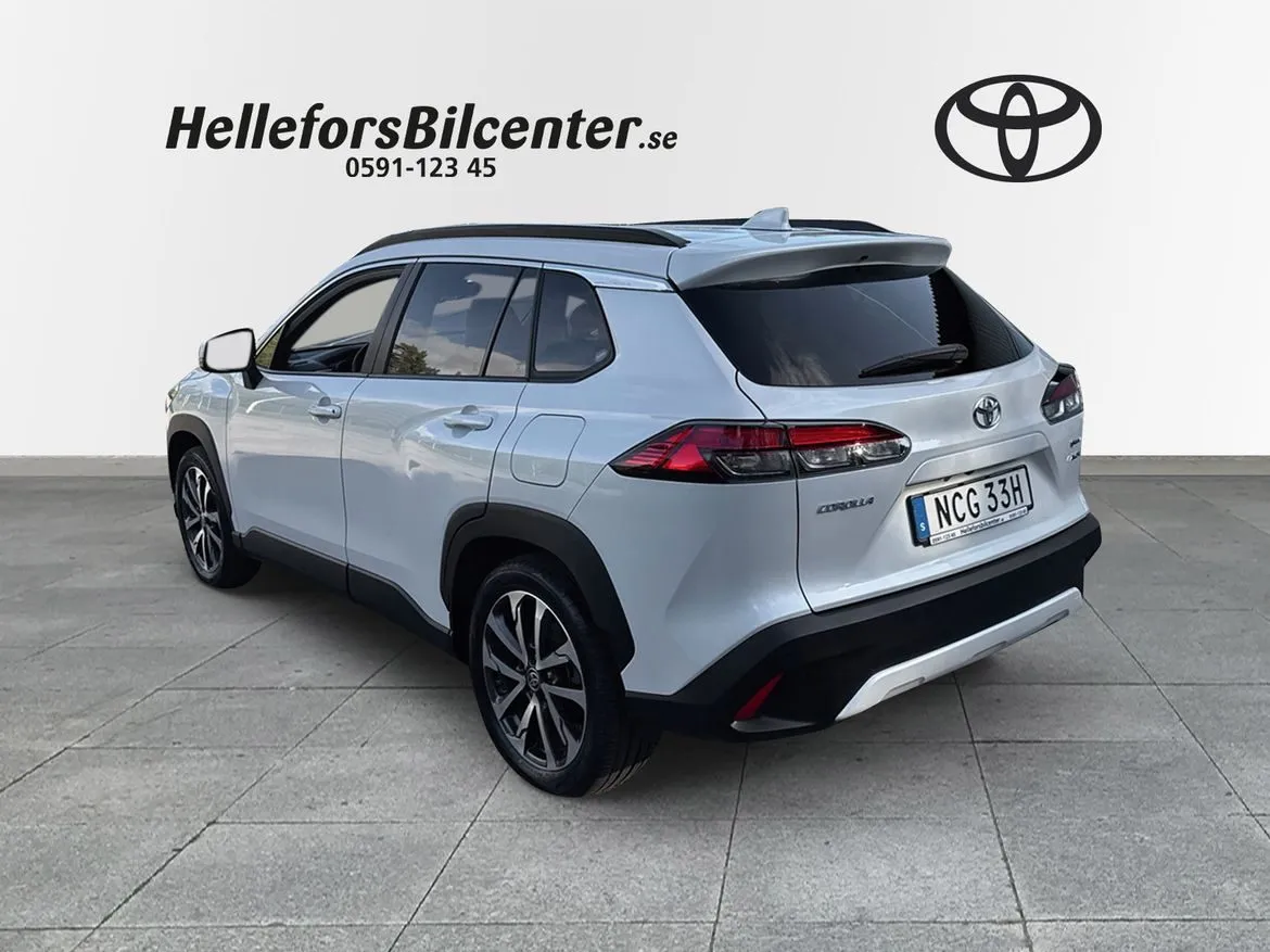 Toyota Corolla Cross Hybrid AWD-i Executiv Skinn JBL Vhjul Carplay, bild 2 av 12