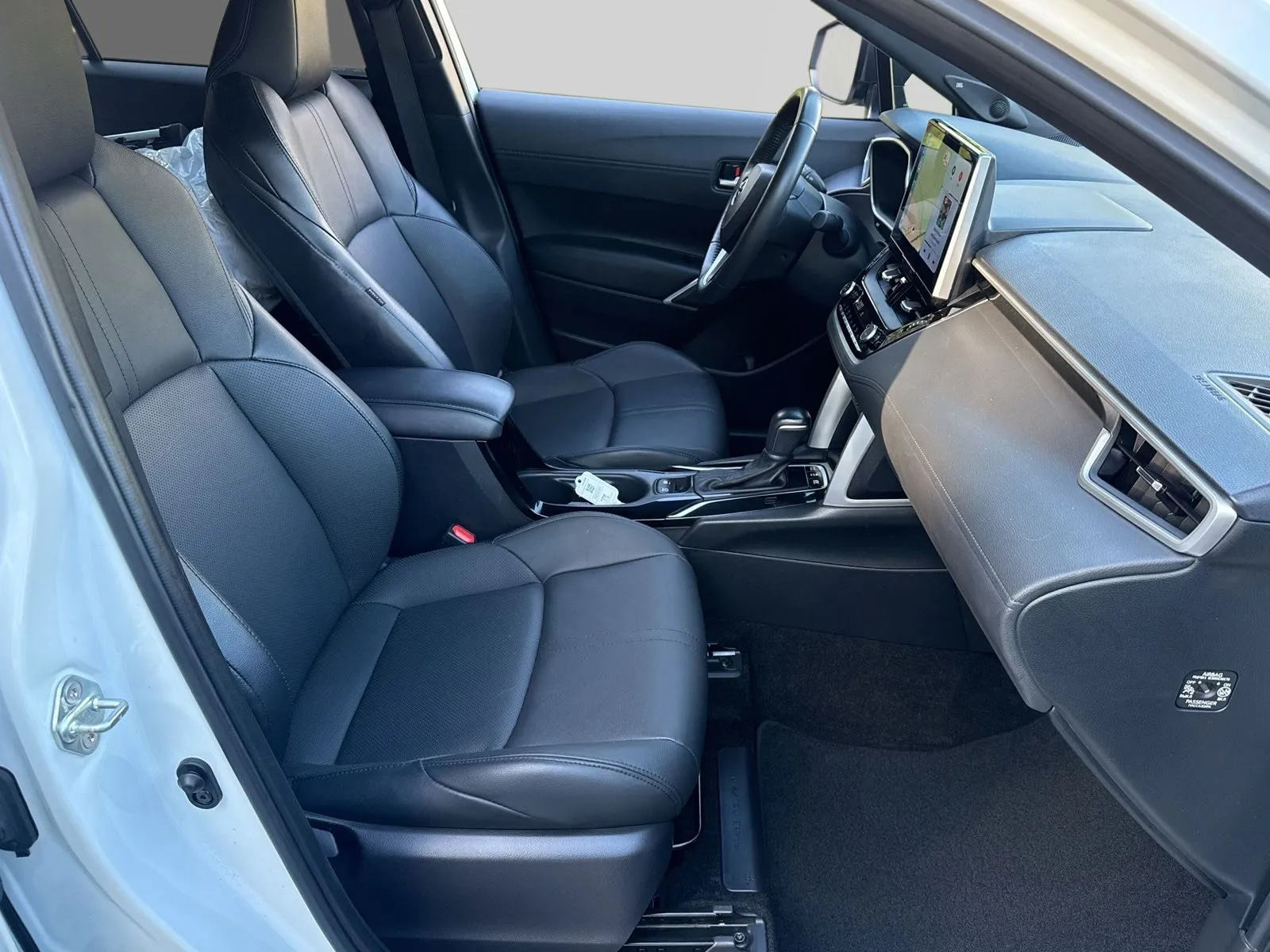 Toyota Corolla Cross Hybrid AWD-i Executiv Skinn JBL Vhjul Carplay, bild 6 av 12