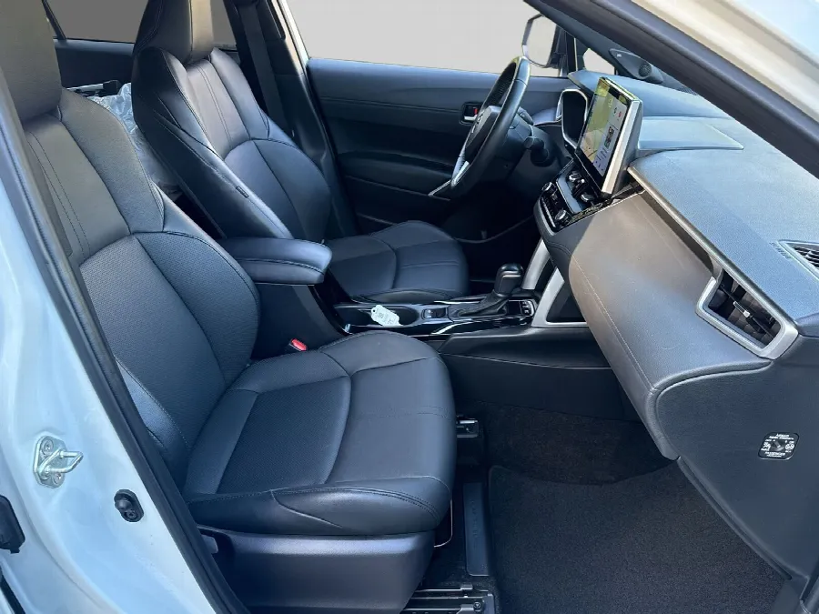 Toyota Corolla Cross Hybrid AWD-i Executiv Skinn JBL Vhjul Carplay, bild 6 av 12