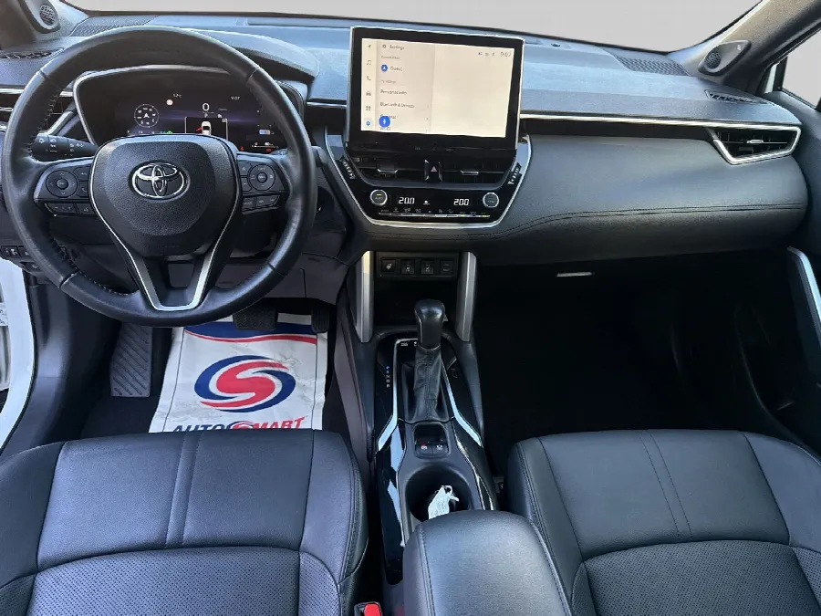 Toyota Corolla Cross Hybrid AWD-i Executiv Skinn JBL Vhjul Carplay, bild 8 av 12