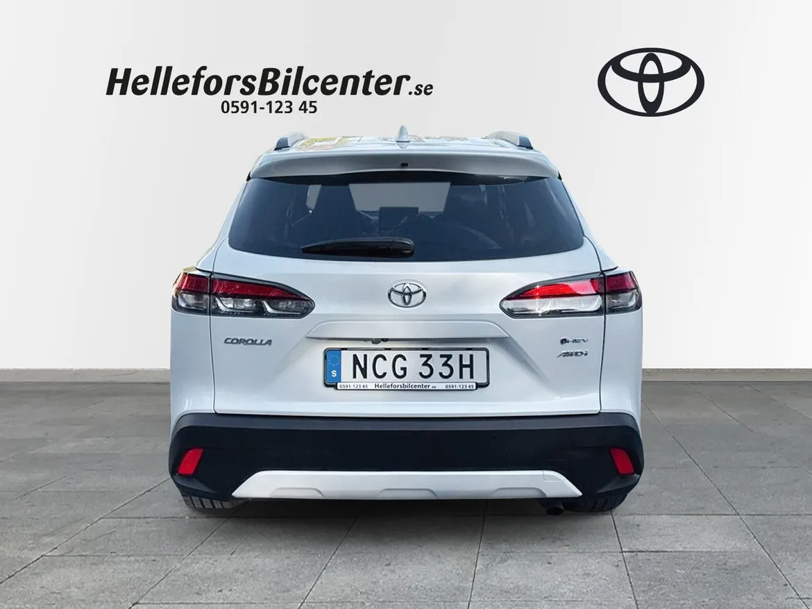 Toyota Corolla Cross Hybrid AWD-i Executiv Skinn JBL Vhjul Carplay, bild 4 av 12