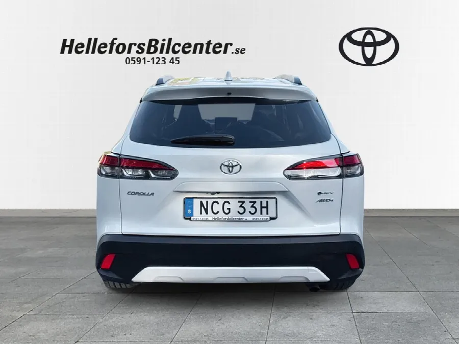 Toyota Corolla Cross Hybrid AWD-i Executiv Skinn JBL Vhjul Carplay, bild 4 av 12