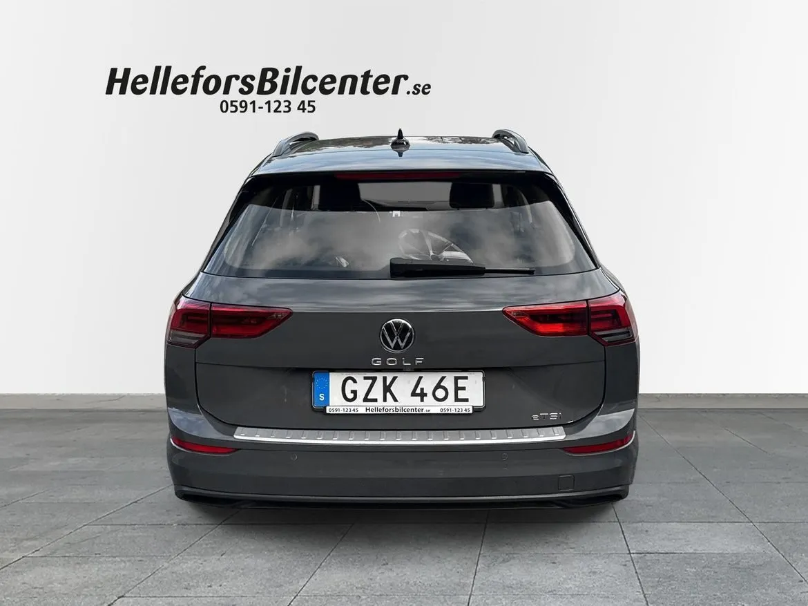 Volkswagen Golf Sportscombi Sportcombi AUT 130hk MHEV P-sensorer Carplay Vhjul E, bild 4 av 12