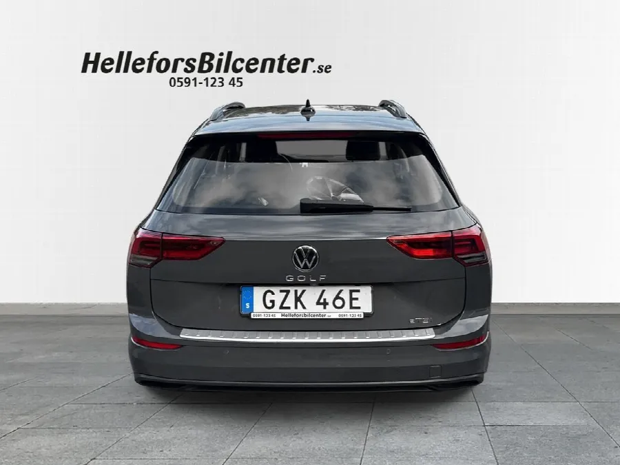 Volkswagen Golf Sportscombi Sportcombi AUT 130hk MHEV P-sensorer Carplay Vhjul E, bild 4 av 12